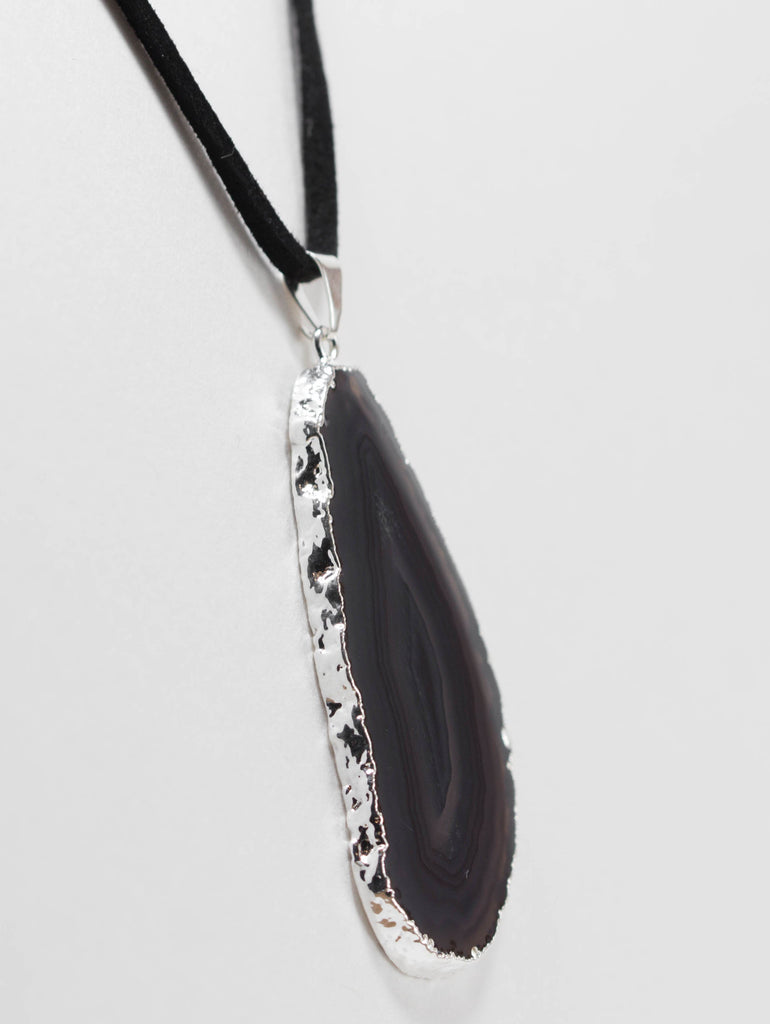 Silver Electroplated Agate Slice on Leather Necklace 